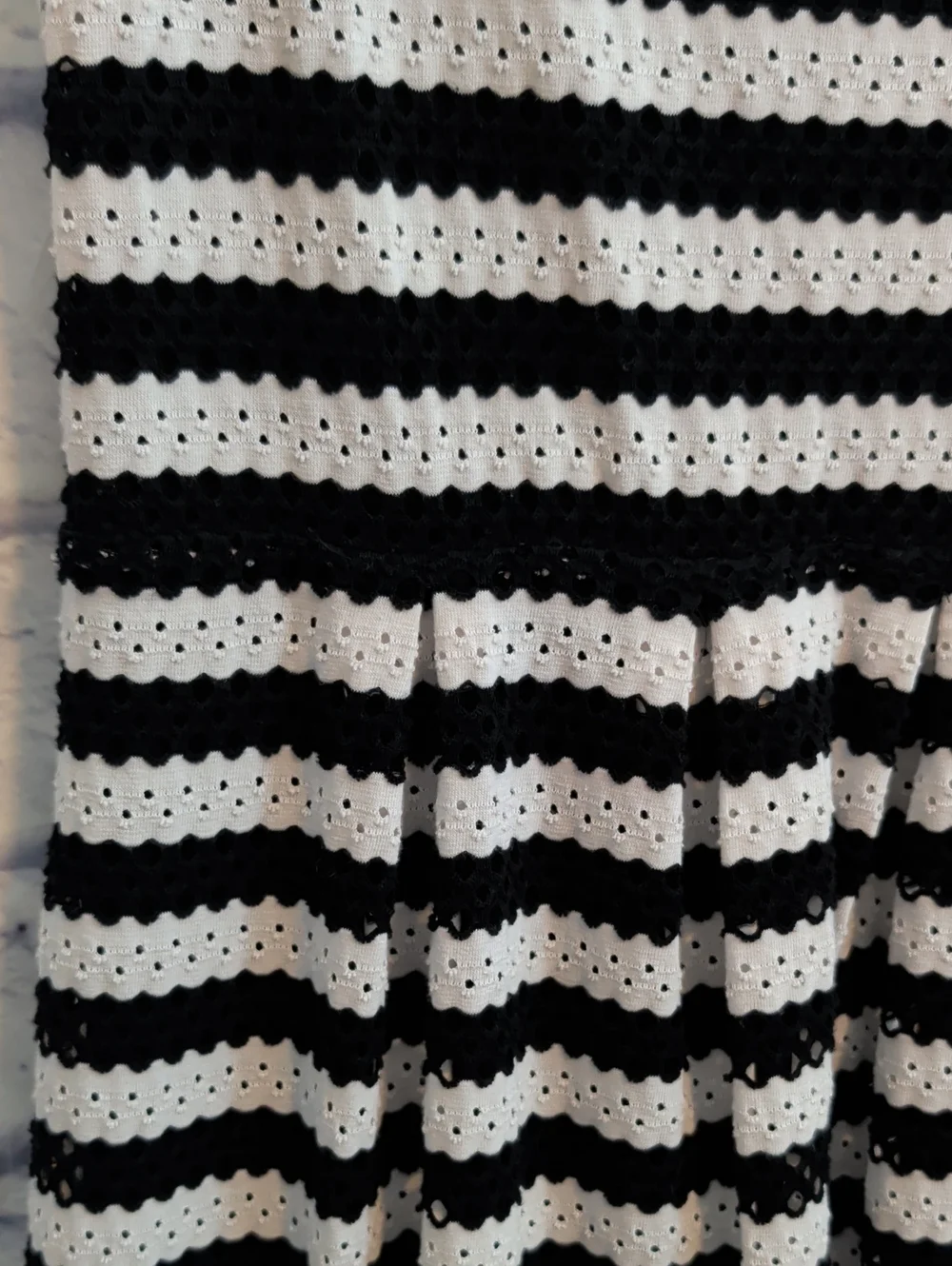 Elle Black & White Sleeveless Eyelet Fit-&-Flare Dress - Size 4 - Picture 8 of 8